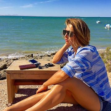 nautistyles nomad battery pack iPhone by the sea of cortez